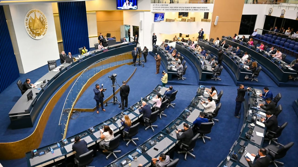 Sesión plenaria de la Asamblea Legislativa de El Salvador el 14 de octubre de 2026